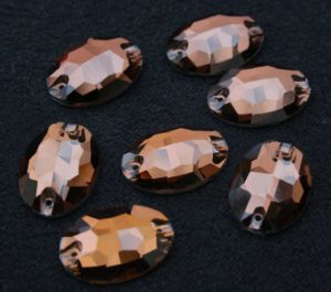 Smoked Topaz színű ovális alakú kristály