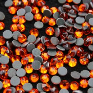 Sun színű vasalható kristálykő