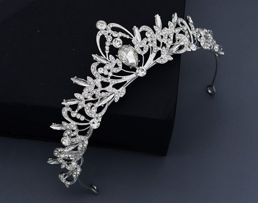 Alkalmi menyasszonyi tiara kristálykövekkel