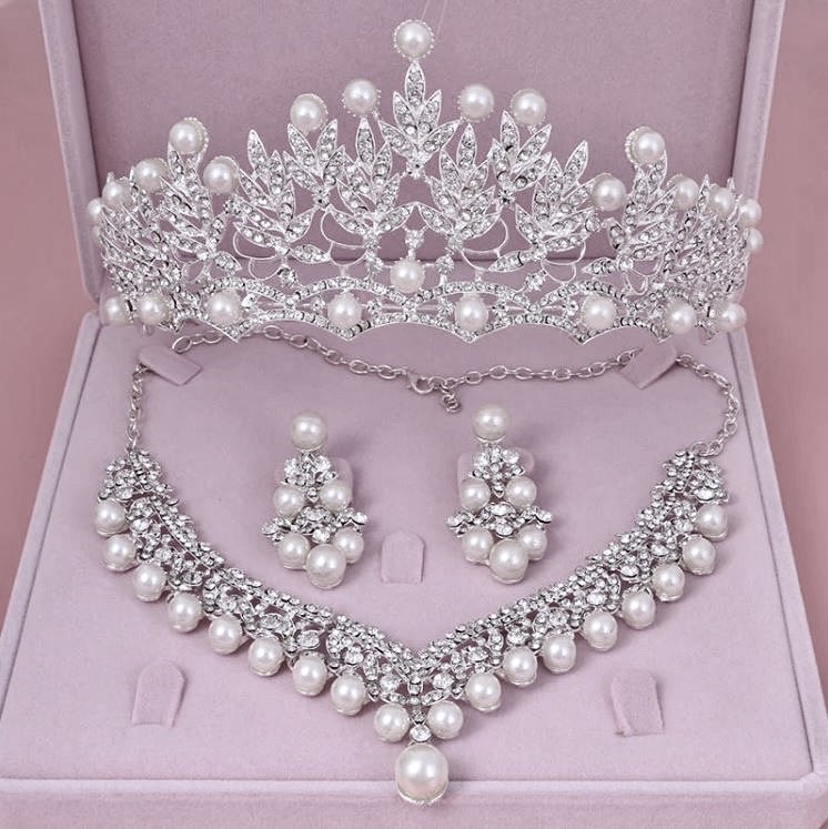 Menyasszonyi gyöngyös tiara kristálykövekkel