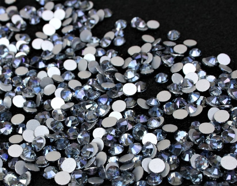 Gray AB színű ragasztható kristálykő - Kristály Kuckó Gray AB színű ragasztható kristálykő