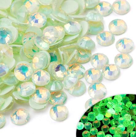 Neon Light Green AB színű ragasztható kristálykő