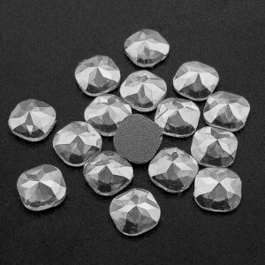 Strassz, ragasztható formakő Crystal színben
