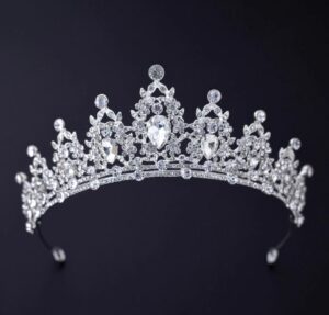 Esküvői tiara kristálykövekkel