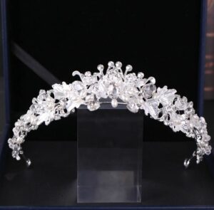 Virágos tiara kristálykövekkel