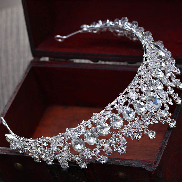 Tiara csepp alakú kristályokkal