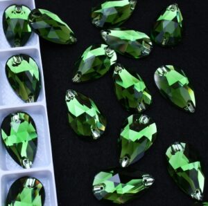 Fern Green színű csepp alakú kristály