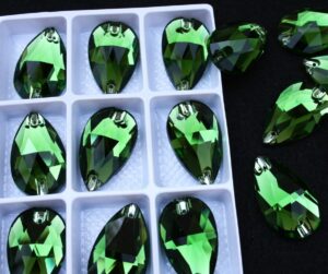 Fern Green színű csepp alakú kristály