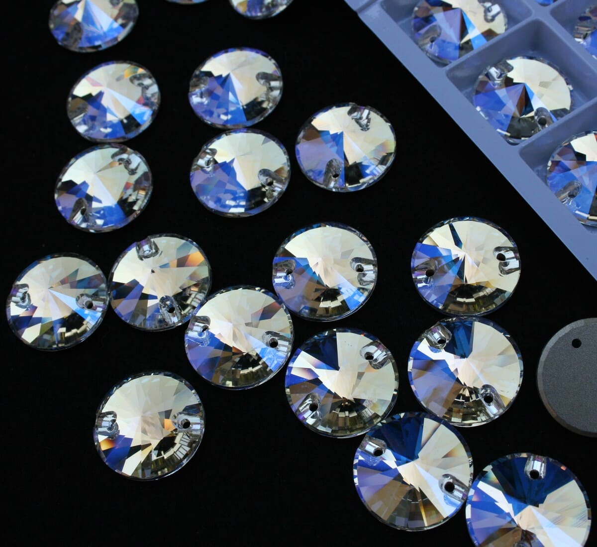 Moonlight színű kör alakú kristály