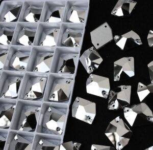 Silver színű tört rombusz alakú kristály