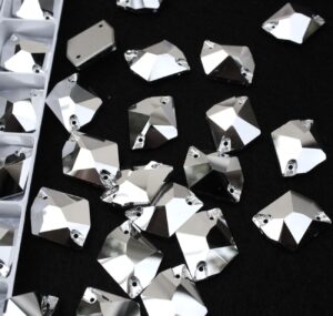 Silver színű tört rombusz alakú kristály