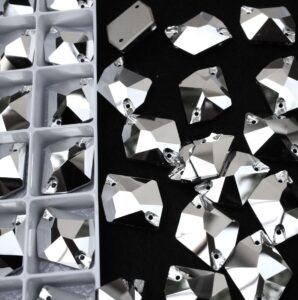 Silver színű tört rombusz alakú kristály