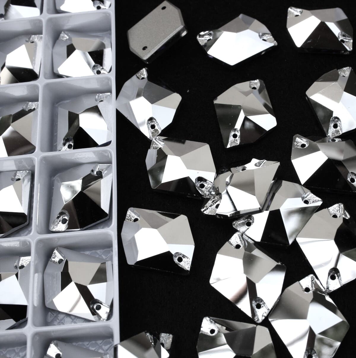 Silver színű tört rombusz alakú kristály