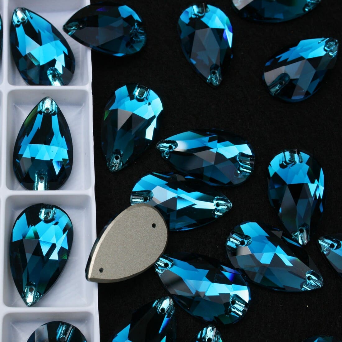 Blue Zircon színű csepp alakú kristály