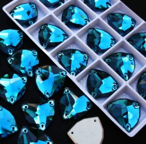 Blue Zircon színű trilliant alakú kristály