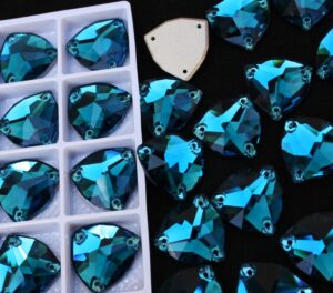 Blue Zircon színű trilliant alakú kristály