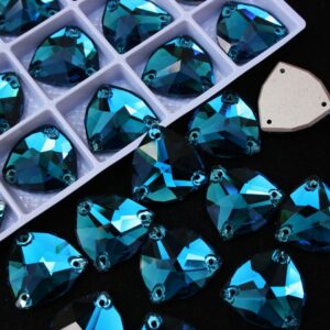 Blue Zircon színű trilliant alakú kristály