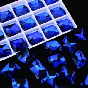 Cobalt színű tört rombusz alakú kristály