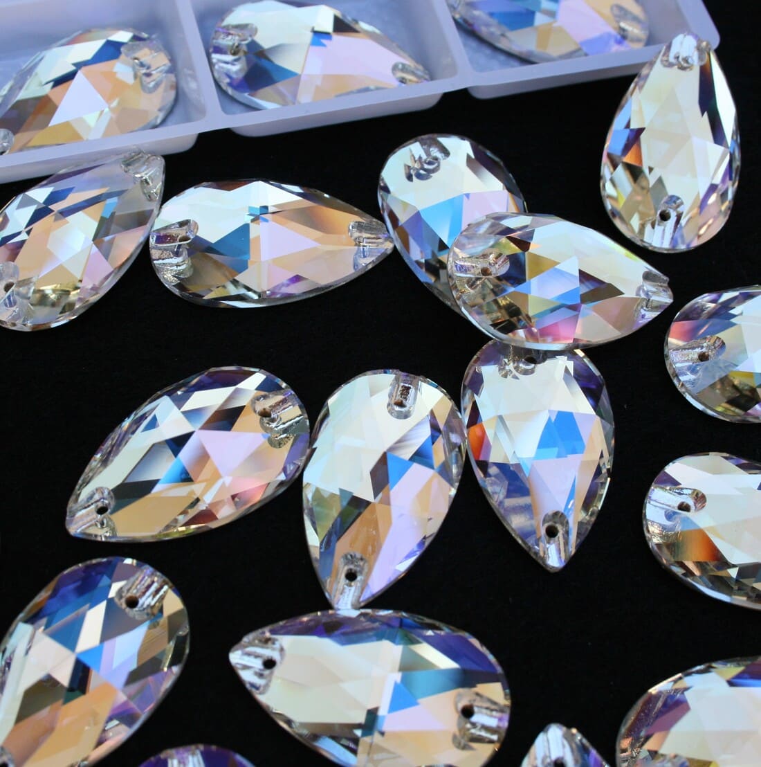 Moonlight színű csepp alakú kristály