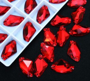 Siam színű ék alakú kristály