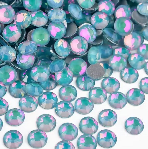 Tiffani Crystal sz&iacute;nű ragaszthat&oacute; krist&aacute;lykő