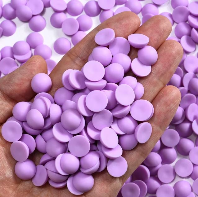 Matt f&eacute;lgy&ouml;ngy levendula sz&iacute;nben