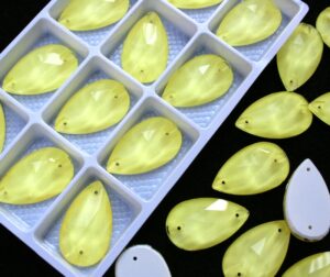 Neon Light Yellow színű csepp alakú kristály