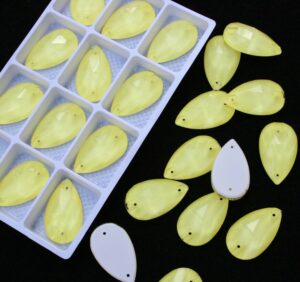 Neon Light Yellow színű csepp alakú kristály