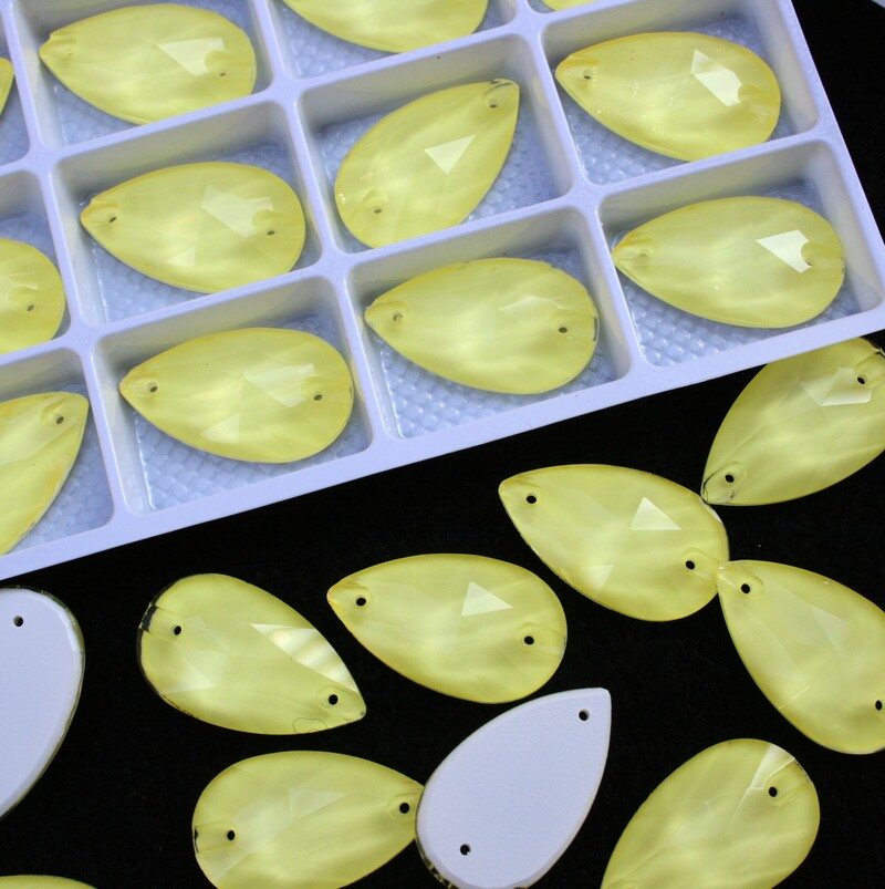 Neon Light Yellow színű csepp alakú kristály