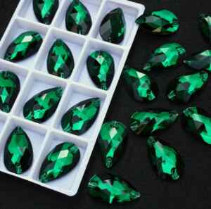Emerald színű csepp alakú kristály