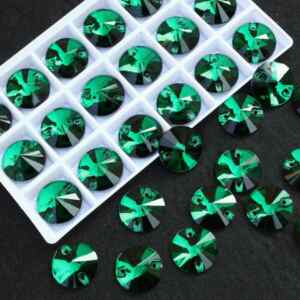 Emerald színű kör alakú kristály