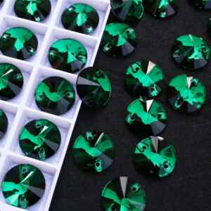 Emerald színű kör alakú kristály