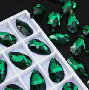 Emerald színű csepp alakú kristály