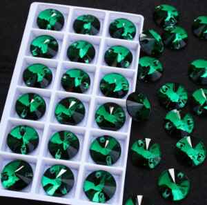 Emerald színű kör alakú kristály