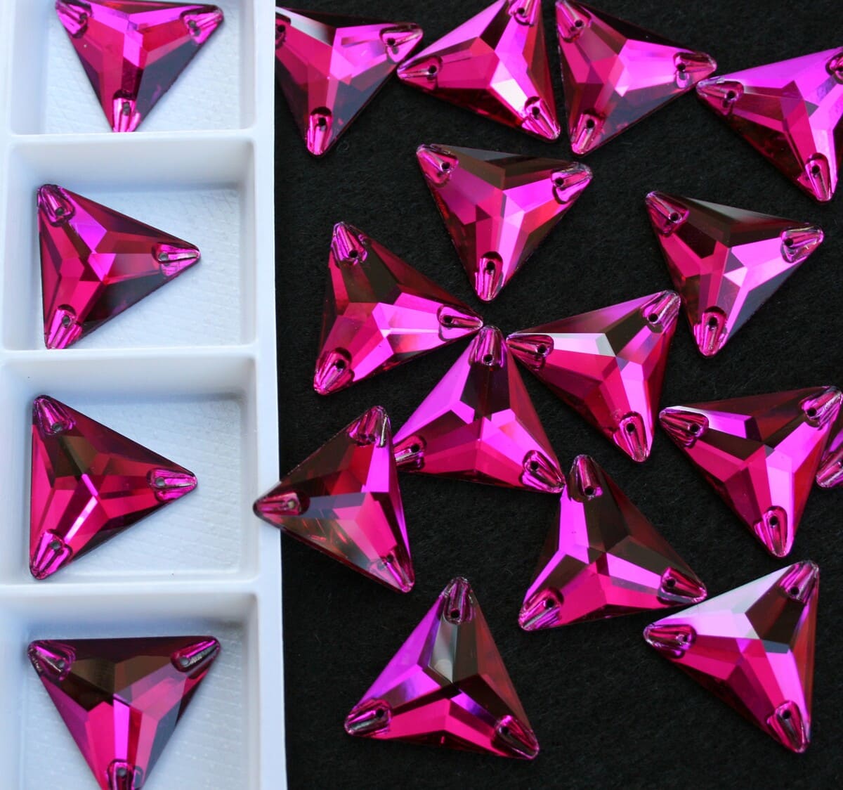 Fuchsia színű háromszög alakú kristály