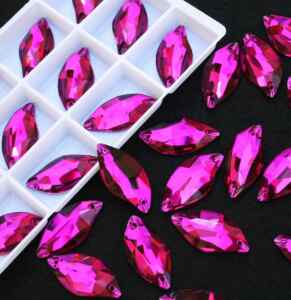 Fuchsia színű levél alakú kristály