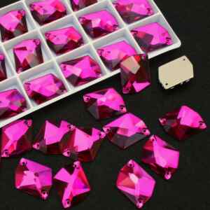 Fuchsia színű tört rombusz alakú kristály