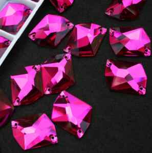 Fuchsia színű tört rombusz alakú kristály