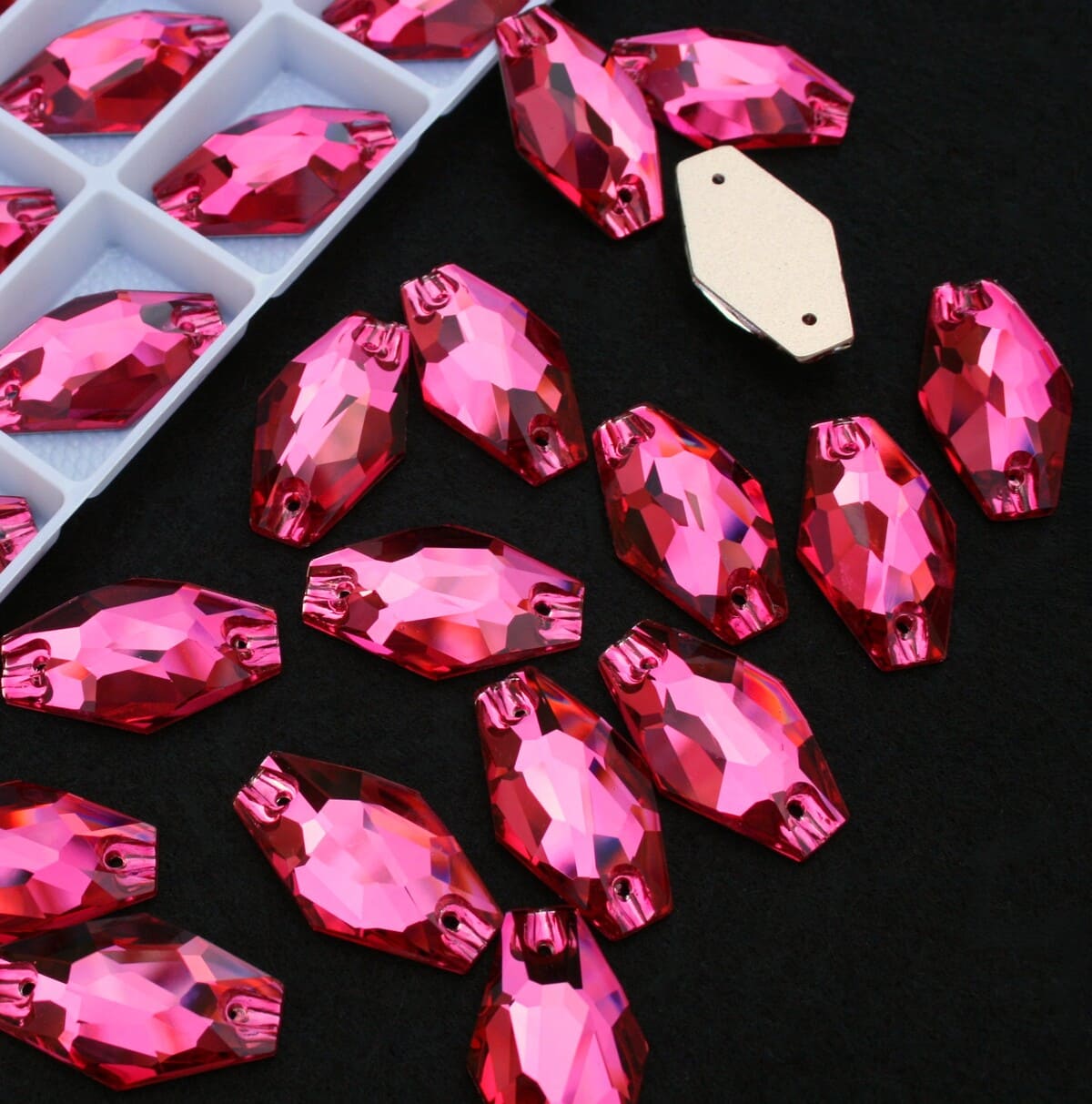 Rose színű hexagon alakú kristály