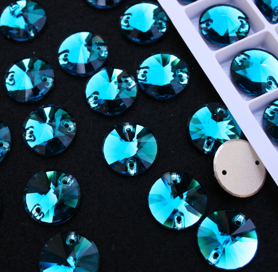 Blue Zircon színű kör alakú kristály