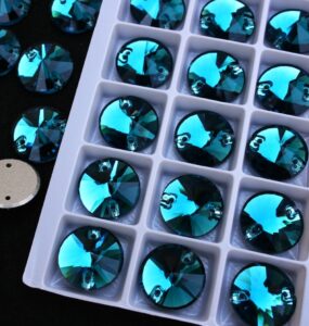 Blue Zircon színű kör alakú kristály