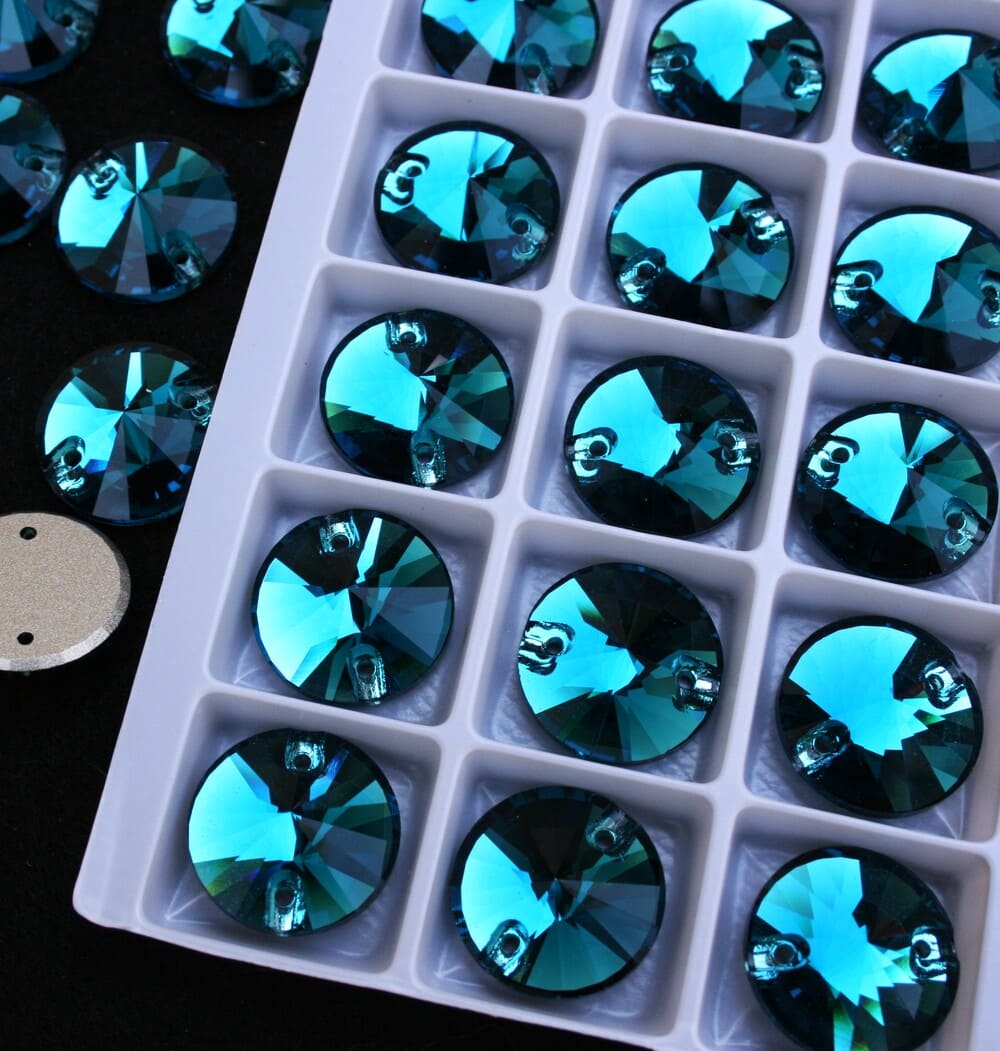 Blue Zircon színű kör alakú kristály