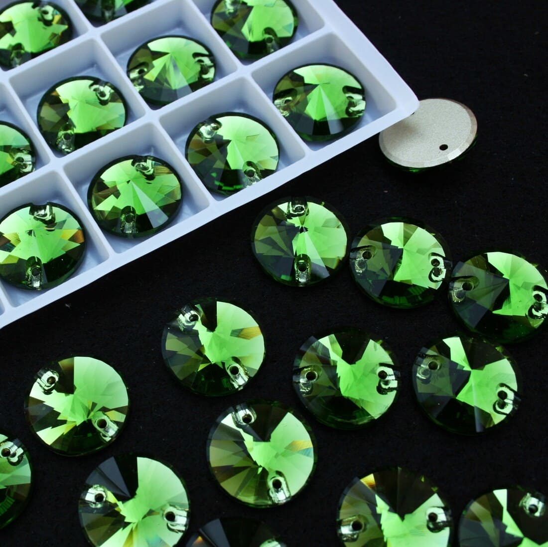 Fern Green színű kör alakú kristály