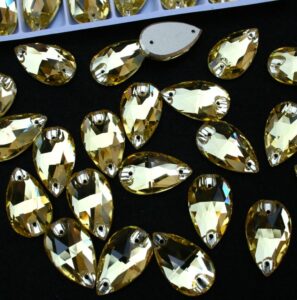 Jonquil színű csepp alakú kristály