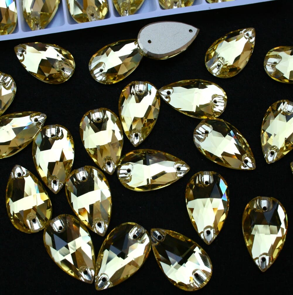 Jonquil színű csepp alakú kristály