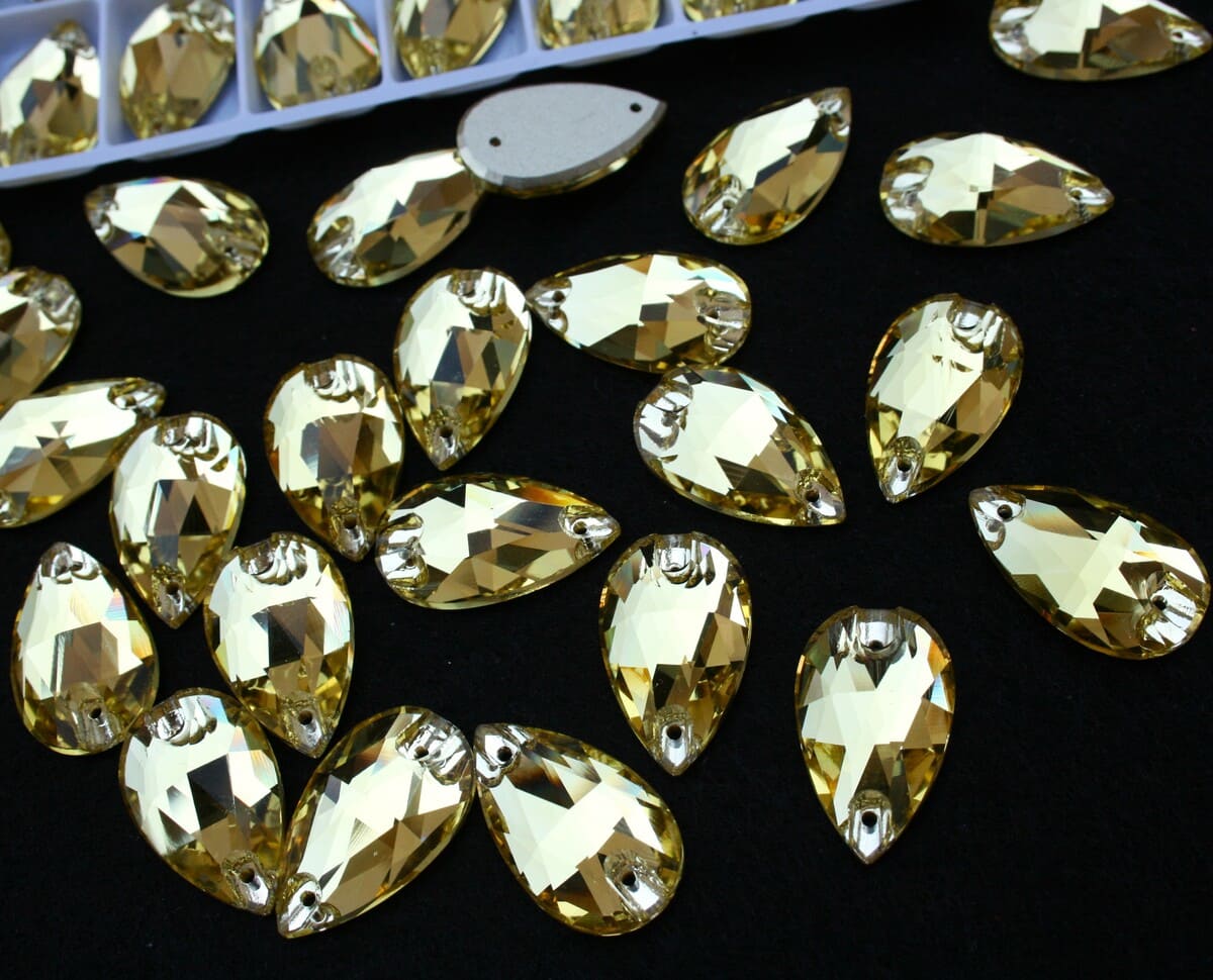 Jonquil színű csepp alakú kristály