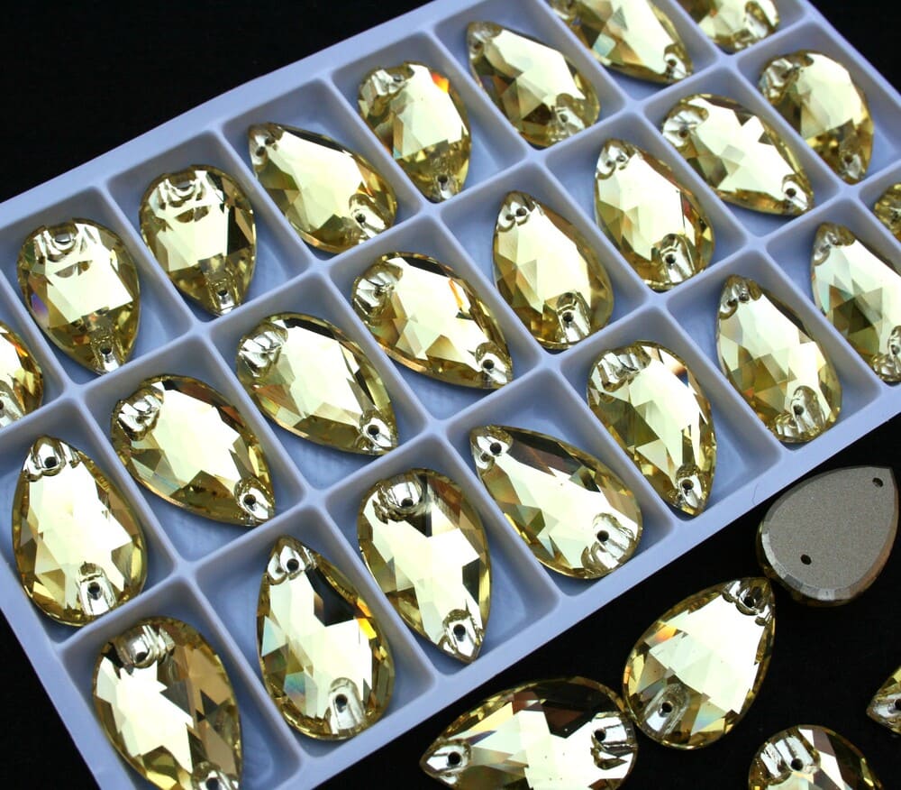 Jonquil színű csepp alakú kristály