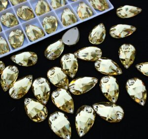 Jonquil színű csepp alakú kristály