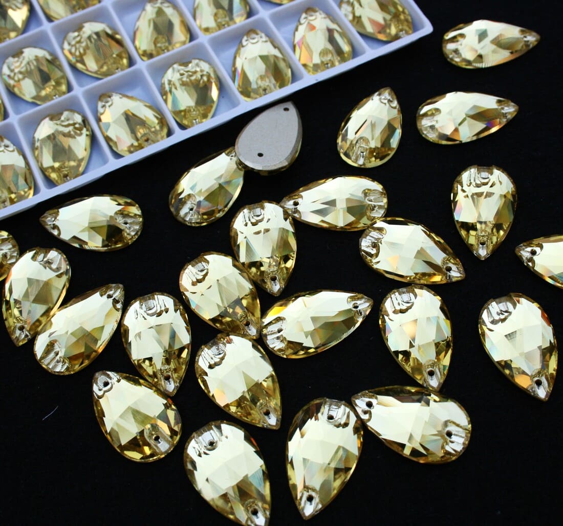 Jonquil színű csepp alakú kristály