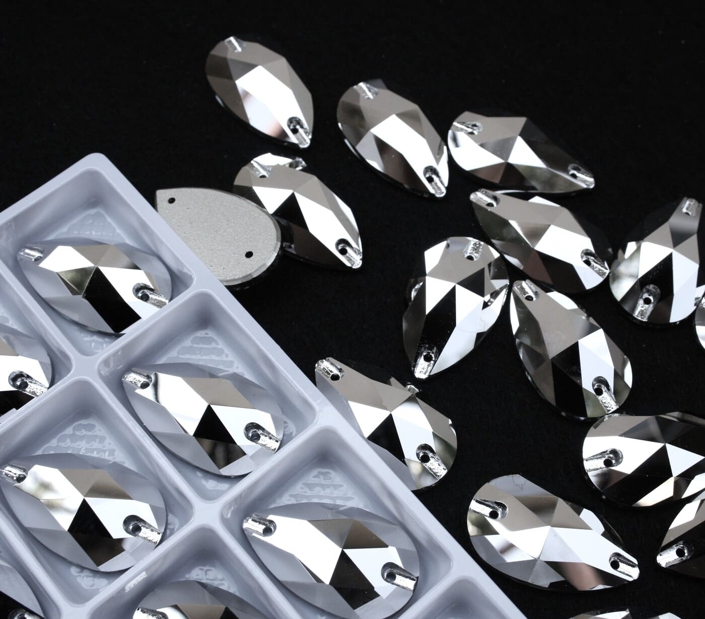 Silver színű csepp alakú kristály